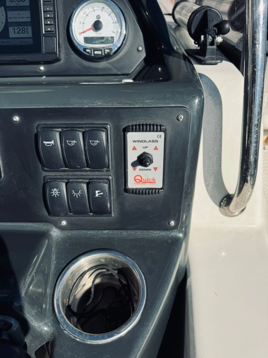 Quicksilver Sundeck Activ 755 motor 250cv usado à venda