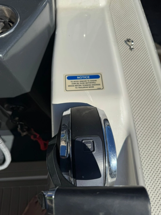 Quicksilver Sundeck Activ 755 motor 250cv usado à venda