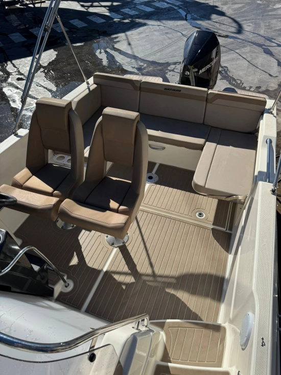 Quicksilver Sundeck Activ 755 motor 250cv usado à venda