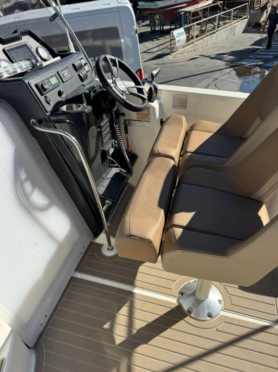 Quicksilver Sundeck Activ 755 motor 250cv usado à venda