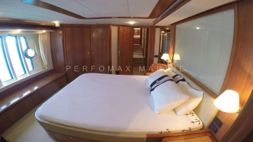 Ferretti 830 usado à venda