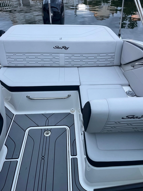 Sea Ray 190 OB usado à venda