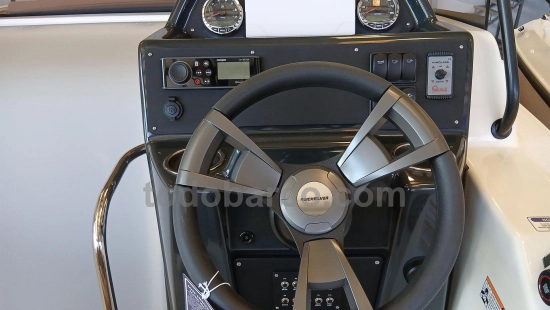 Quicksilver Activ 755 Sundeck novos à venda