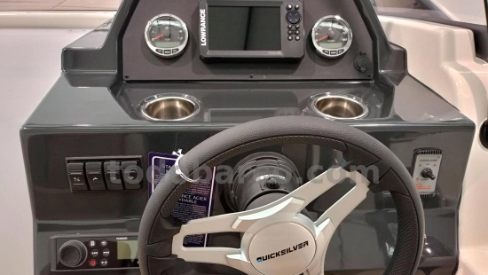 Quicksilver Sundeck Activ 675 nuevo en venta