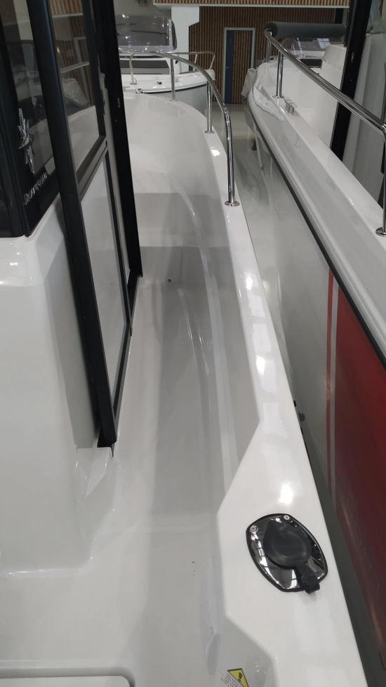 Jeanneau Merry Fisher 695 SPORT SERIE 2 2 PUERTAS nuevo en venta