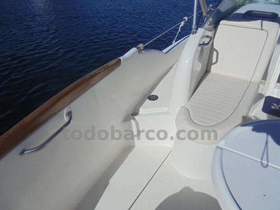 Jeanneau Leader 805 usado à venda