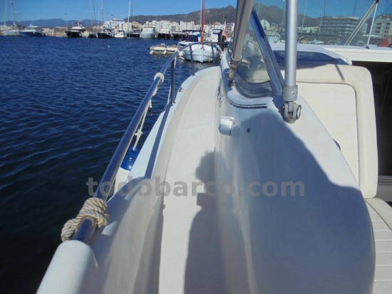 Jeanneau Leader 805 usado à venda