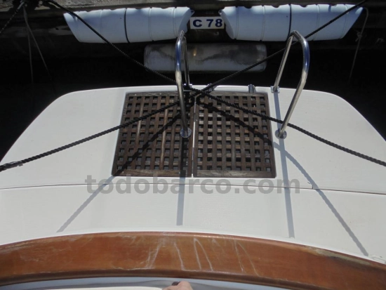 Jeanneau Leader 805 usado à venda