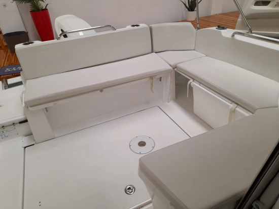 Beneteau Antares 8 usado à venda