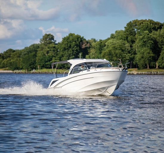 Beneteau Antares 8 usado à venda