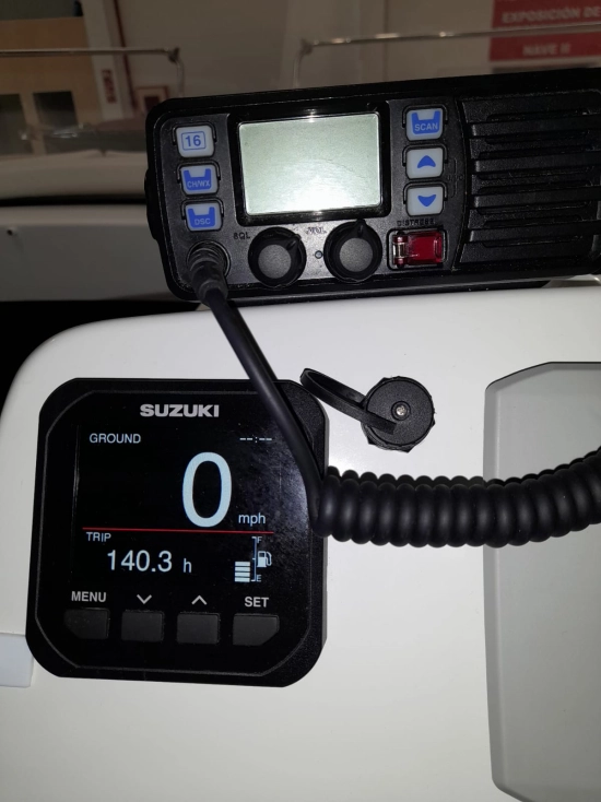 Beneteau Antares 8 usado à venda
