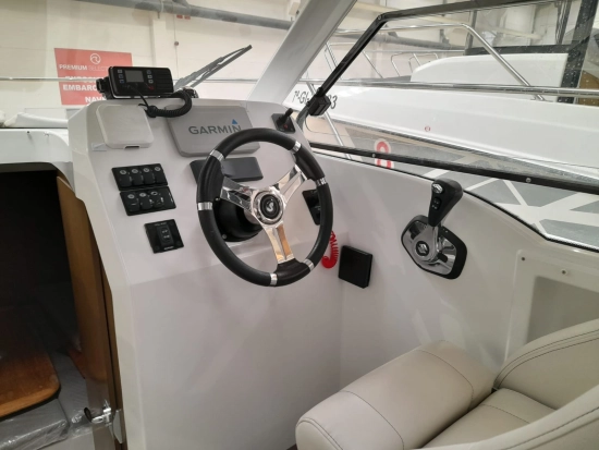 Beneteau Antares 8 usado à venda