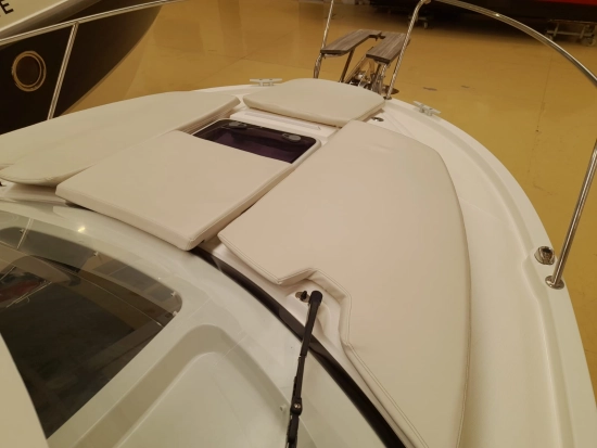 Beneteau Antares 8 usado à venda
