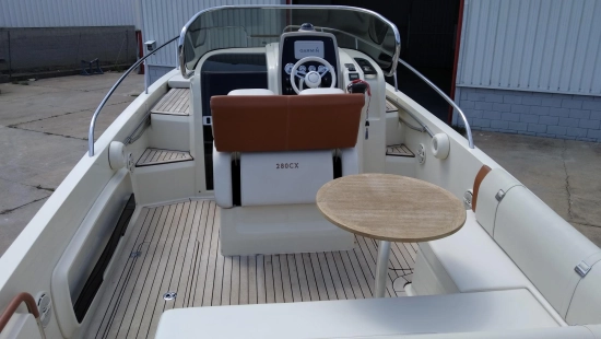 Invictus Yacht 280 CX usata in vendita