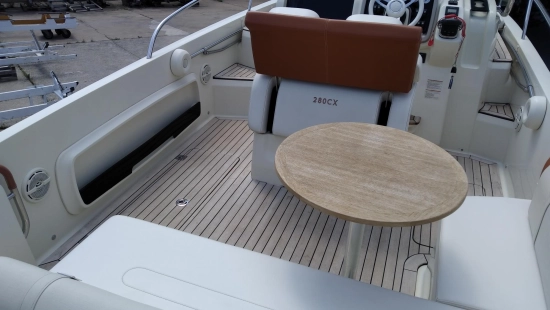 Invictus Yacht 280 CX usata in vendita