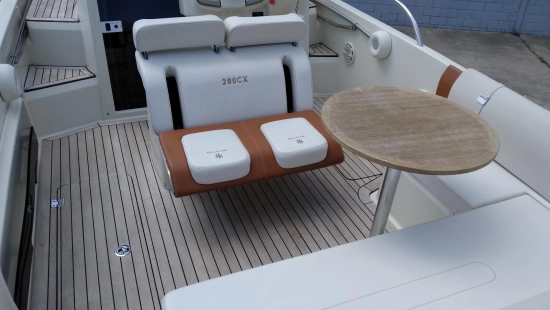 Invictus Yacht 280 CX usata in vendita