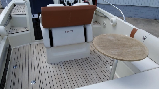 Invictus Yacht 280 CX usata in vendita