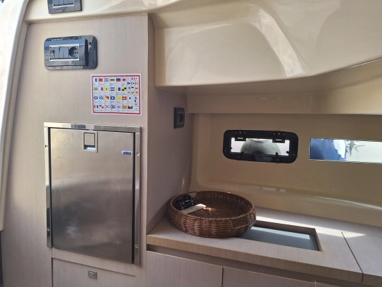 Invictus Yacht 280 CX usata in vendita