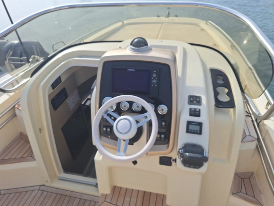Invictus Yacht 280 CX usata in vendita