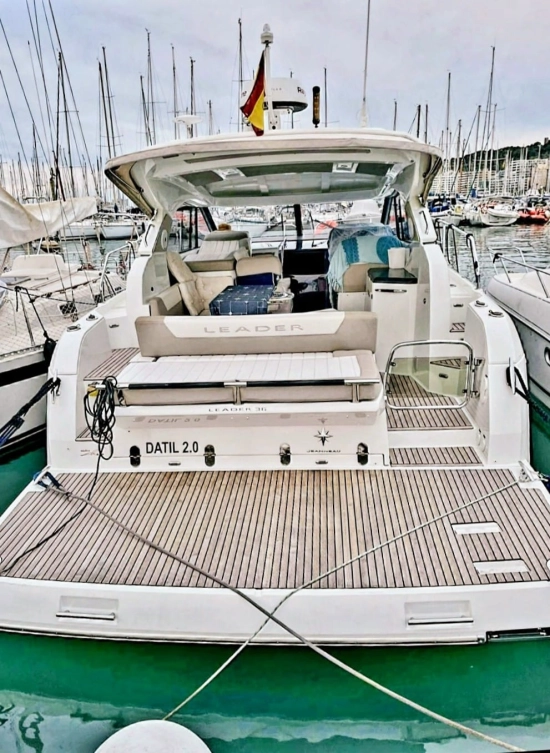 Jeanneau LEADER 36 SPORTOP usado à venda