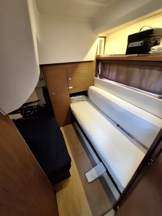 Jeanneau LEADER 36 SPORTOP usado à venda