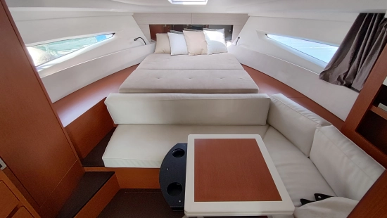 Jeanneau LEADER 36 SPORTOP usado à venda
