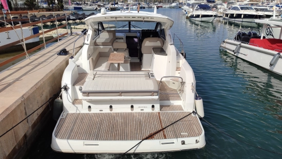 Jeanneau LEADER 36 SPORTOP usado à venda