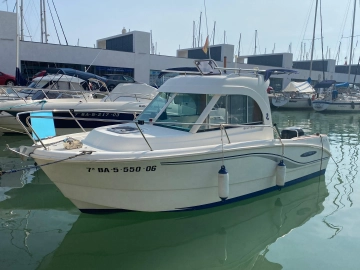Beneteau 650 HB usado à venda