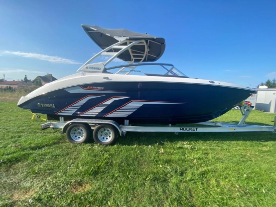 Yamaha 747SD usata in vendita