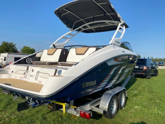 Yamaha 747SD usata in vendita