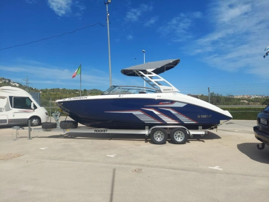 Yamaha 747SD usata in vendita