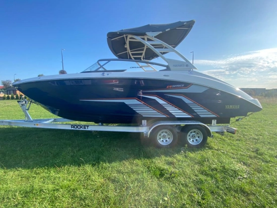 Yamaha 747SD usata in vendita