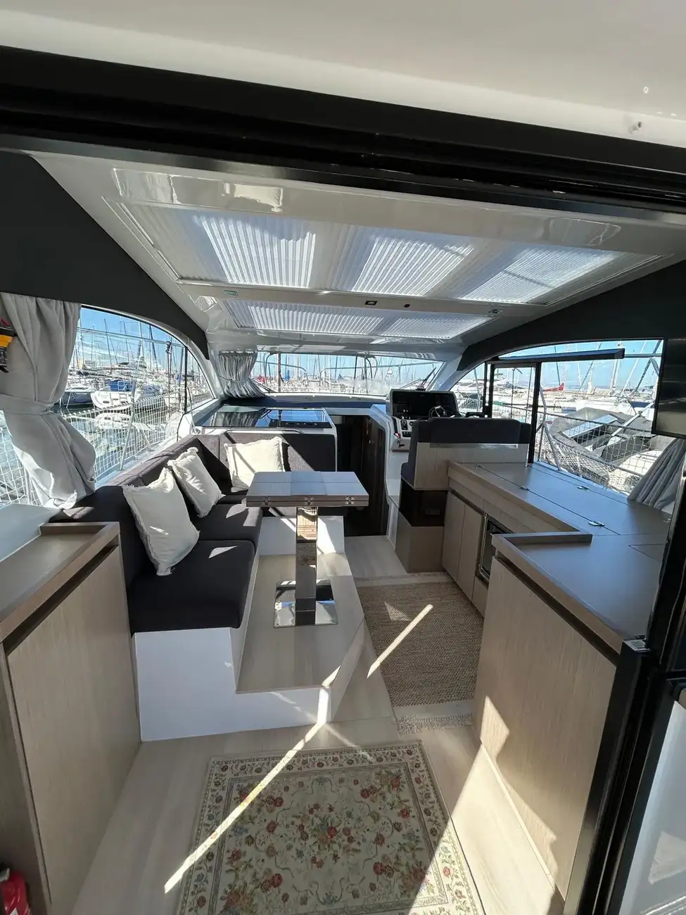 Sealine C390V usata in vendita