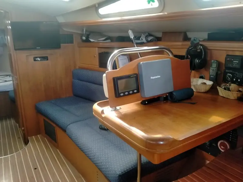 Hunter 44 AC usata in vendita
