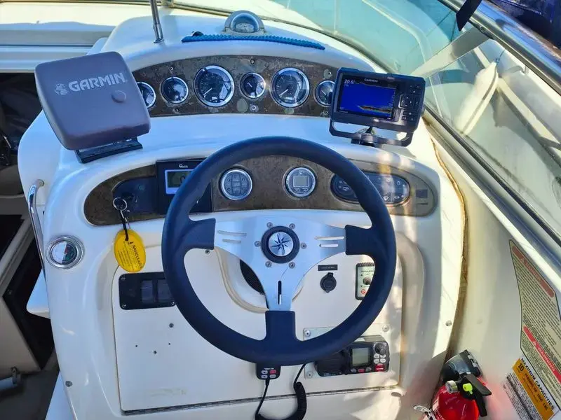 Sea Ray Sundancer 260 usado à venda