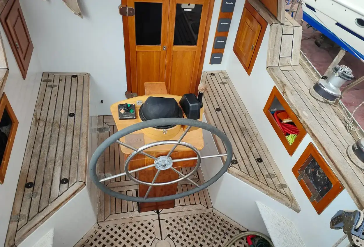 Custom Line Steel Pilothouse usata in vendita