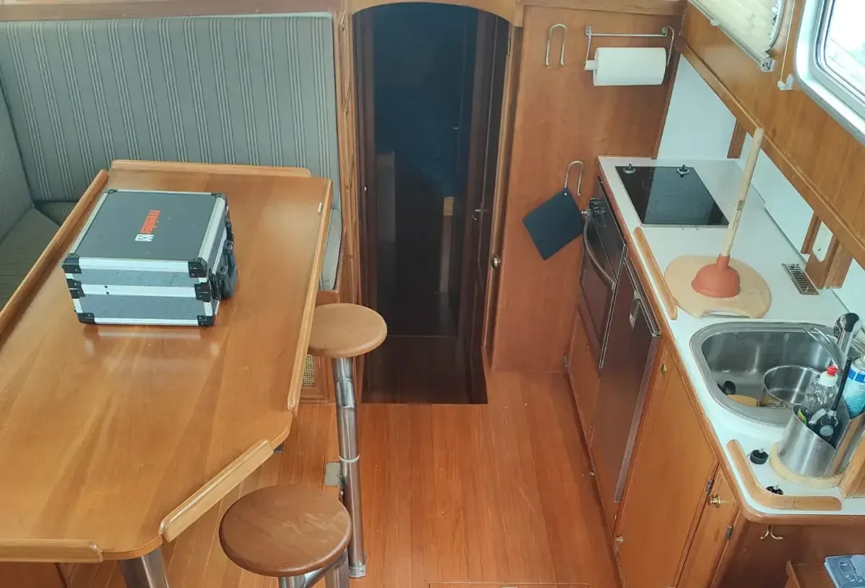 Custom Line Steel Pilothouse usata in vendita