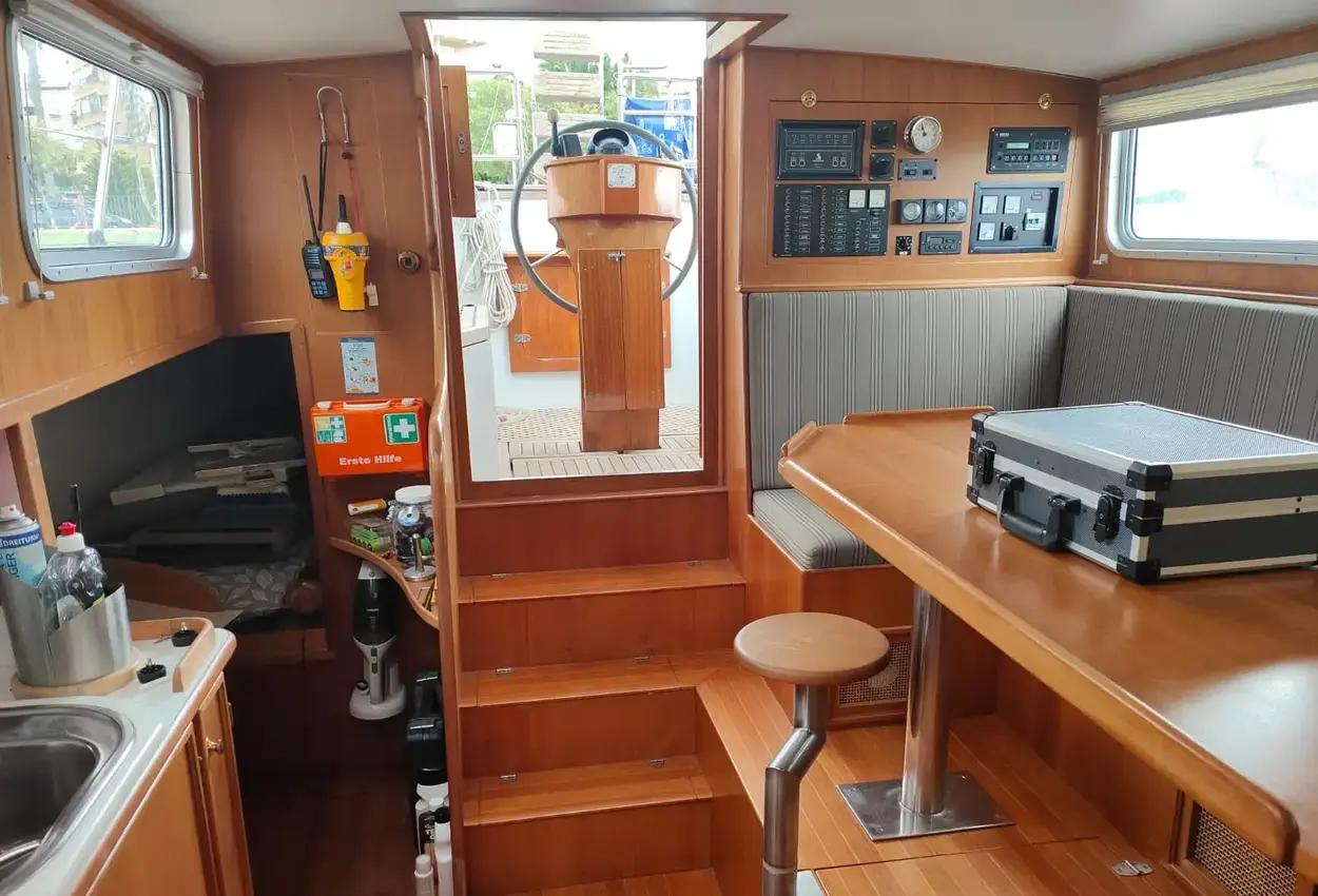 Custom Line Steel Pilothouse usata in vendita