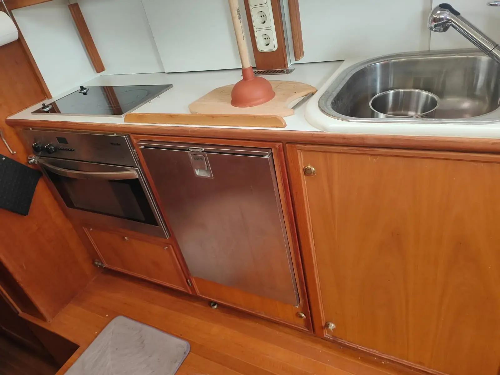 Custom Line Steel Pilothouse usata in vendita