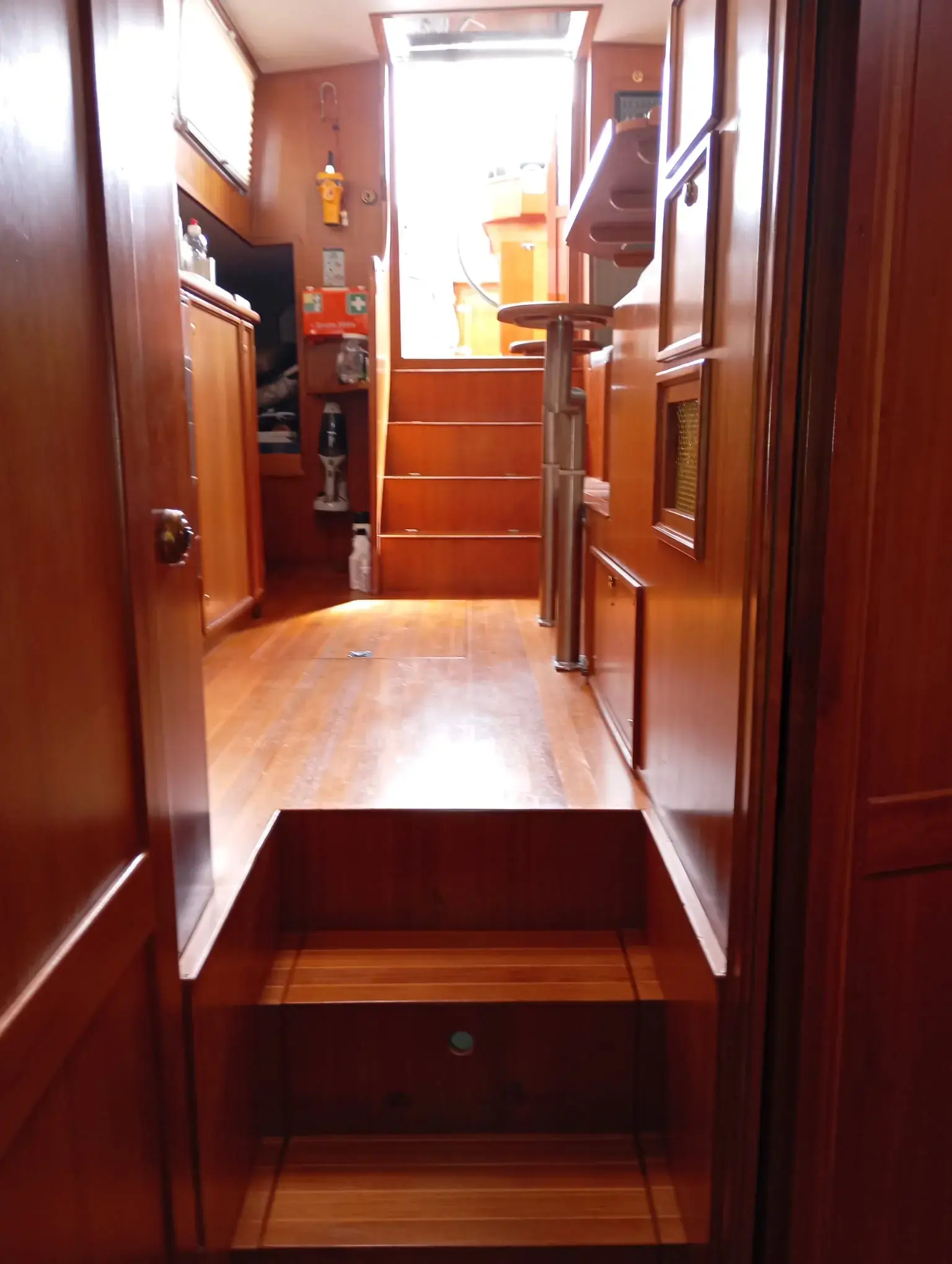 Custom Line Steel Pilothouse usata in vendita