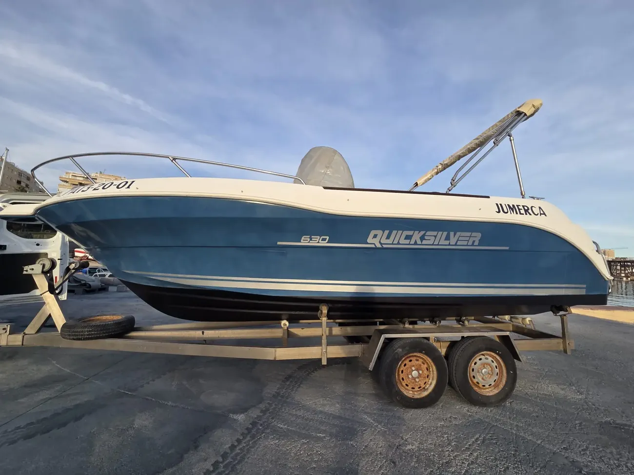 Quicksilver Commander 630 QS usado à venda
