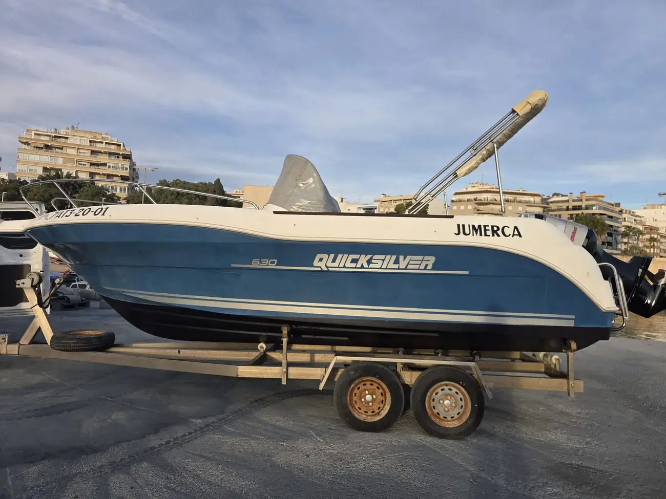 Quicksilver Commander 630 QS usado à venda