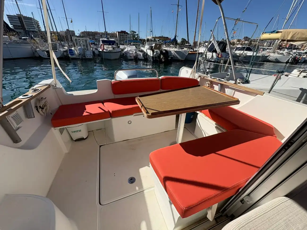 Beneteau Antares 7.80 usado à venda