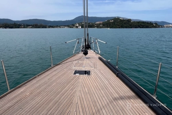 Custom B60 Pilothouse usado à venda