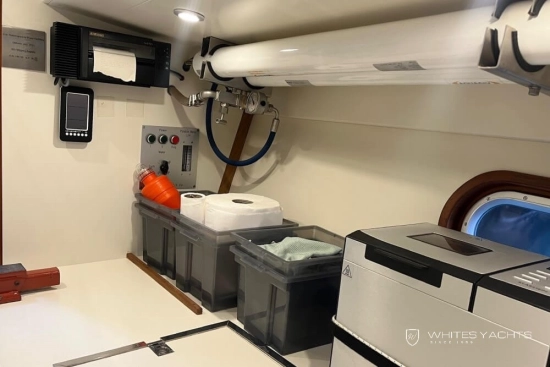 Custom B60 Pilothouse usado à venda