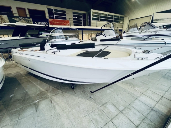 B2 Marine CAP FERRET 652 OPEN usado à venda