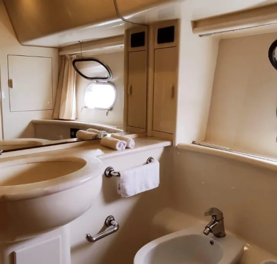 Ferretti Yachts 620 usado à venda