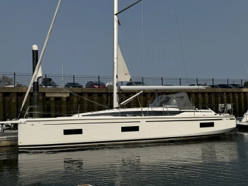 Bavaria Yachts C42 usata in vendita