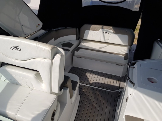Monterey 275 Sport Yacht usata in vendita