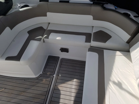 Monterey 275 Sport Yacht usata in vendita